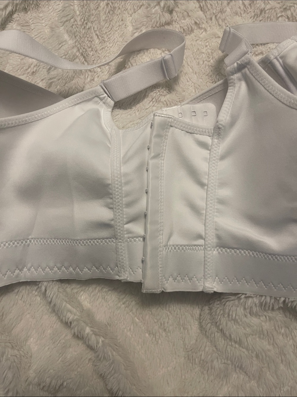 Everyday Smooth Nude Support Bra with Wide Band - Picture 5 of 9